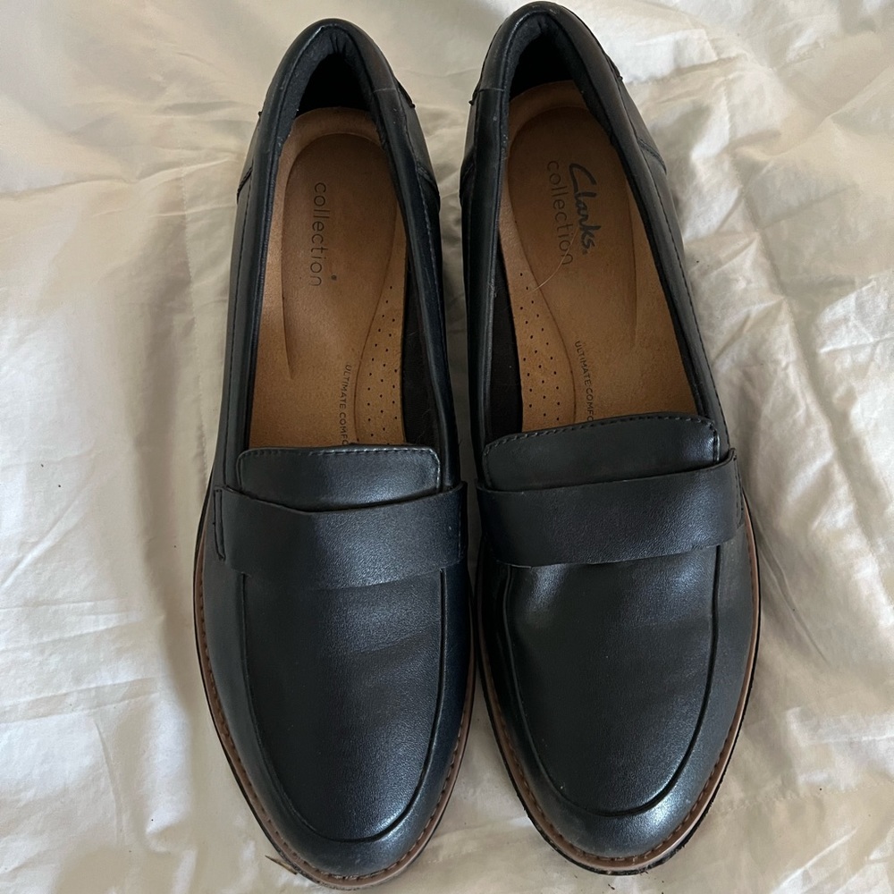 Clark’s women’s black wedge loafers